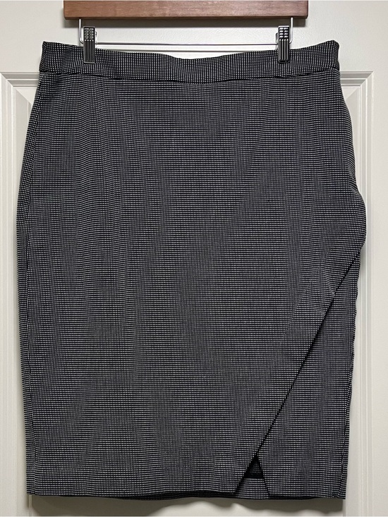 Banana Republic Dresses & Skirts - Banana Republic Bi Stretch Wrap Front Pencil Skirt Cute Black & White Pattern 14